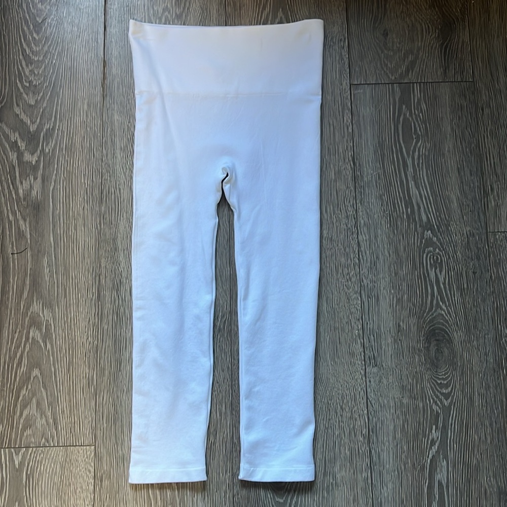 Small Women’s white  Capri Warner’s
